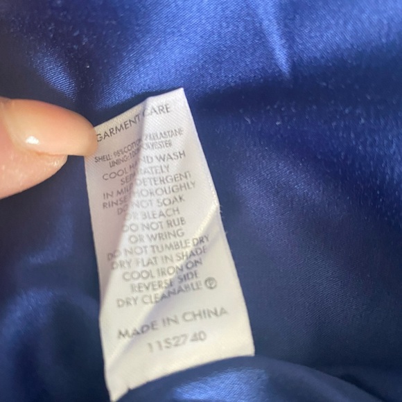 💥 SALE💥 Diana Ferrari navy & floral skirt - Picture 5 of 5